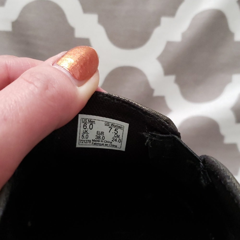 Vans - Picture 6 of 7